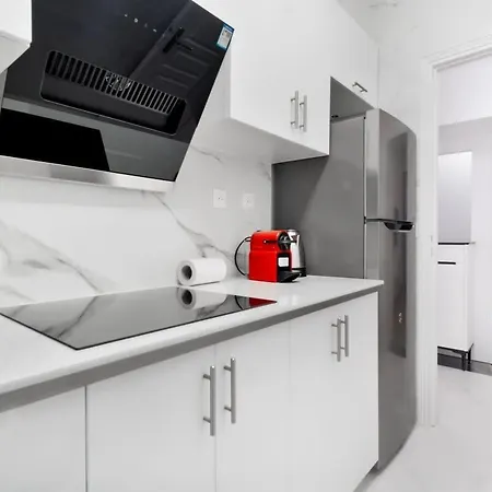 아파트 Cozy & Comfortable 2br For 6 Guests In Near Metro