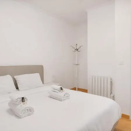 Cozy & Comfortable 2br For 6 Guests In Near Metro *