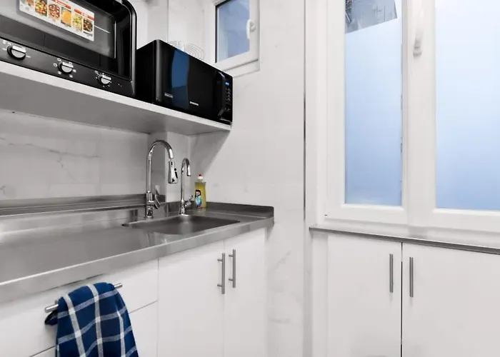 Cozy & Comfortable 2br For 6 Guests In Near Metro